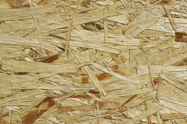 OSB изготавливается из крупной хвойной и лиственной стружки