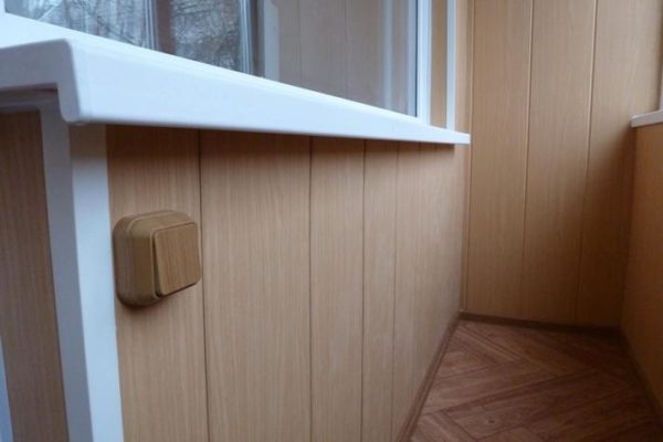 Пластиковая обшивка не боится влаги и легко моется