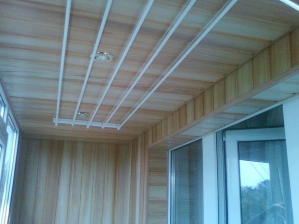Потолочные сушилки – одни из самых популярных на сегодняшний день
