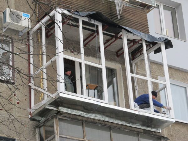 Рамы чаще всего монтируют на специально подготовленный каркас