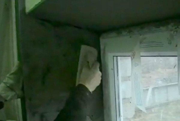 Штукатурные работы по изготовлению откосов довольно грязные и требуют определенного опыта
