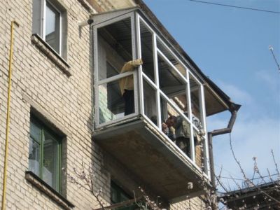 установка балконных рам
